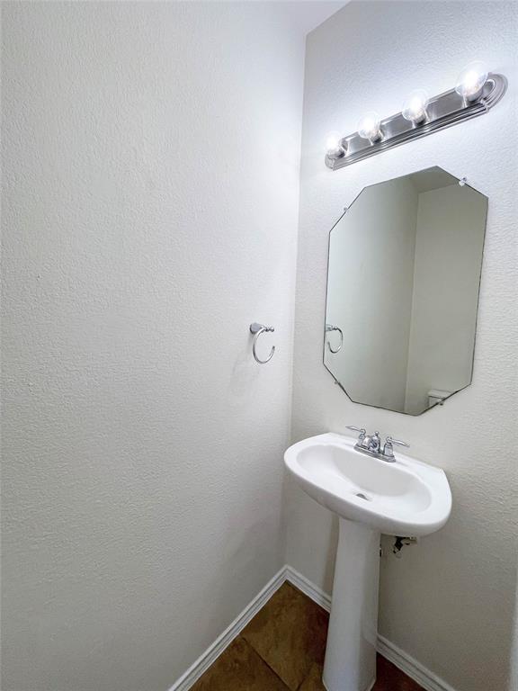 Building Photo - 14213 Willow Tank Dr