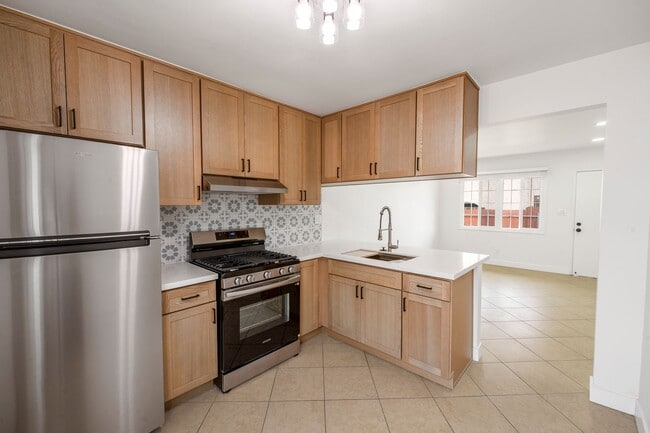 Building Photo - Brand New 2 Bed / 1 Bath Cottage w/ Private Garage & Yard! |Offering Two Weeks of Free Rent!|
