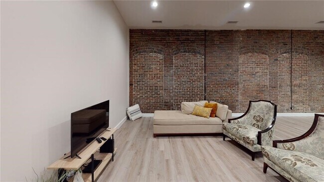 Building Photo - 155 W Main St