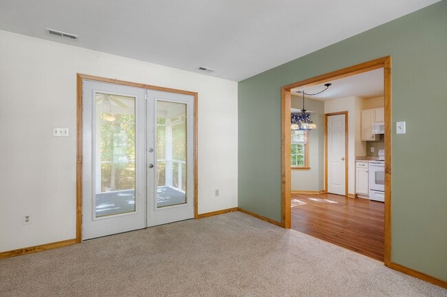 Building Photo - 3 Bedroom/2 Bath Rancher in the North Ches...