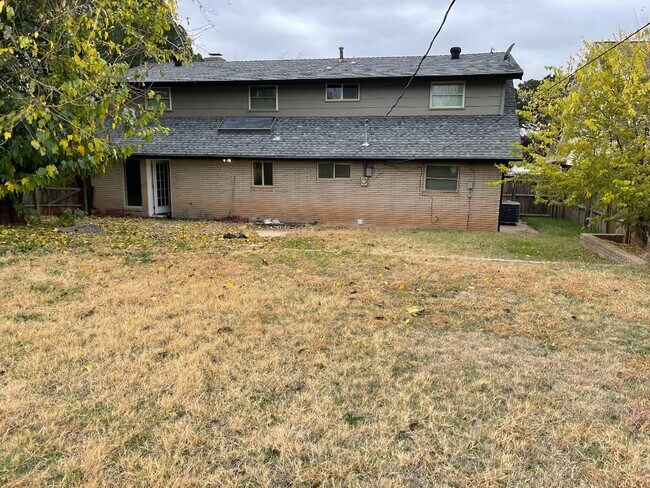 Building Photo - 7204 N Norman Rd