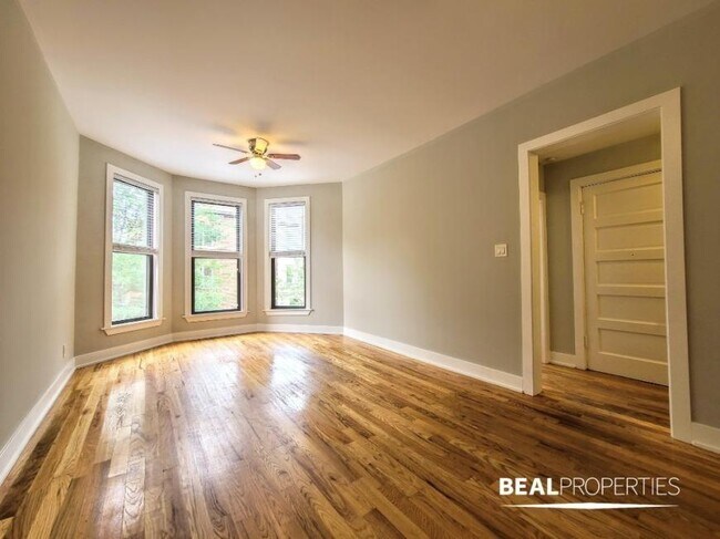 Building Photo - 3 bedroom in CHICAGO IL 60657