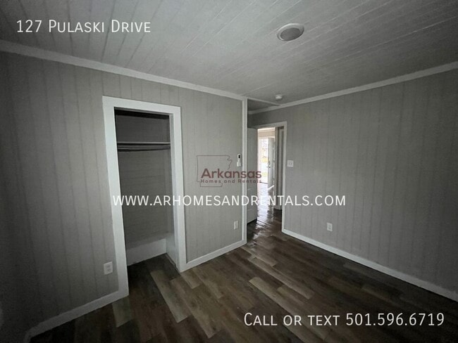 Building Photo - 127 Pulaski Dr