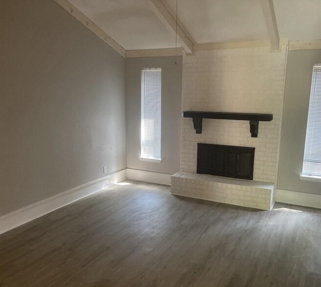 Building Photo - 7626 Claybrook Rd