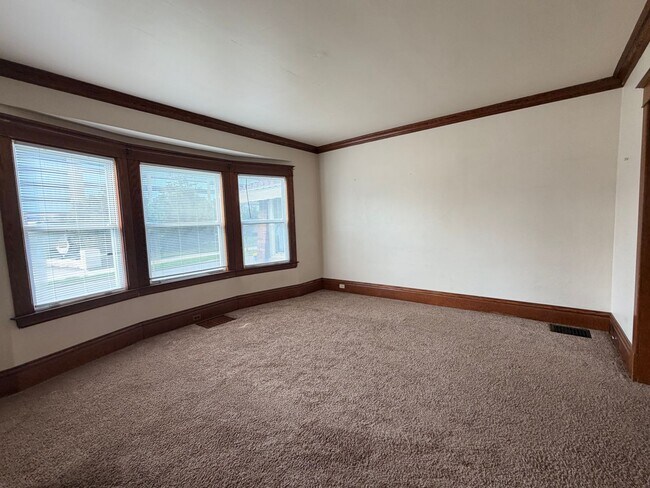 Building Photo - 501 Coit Ave NE
