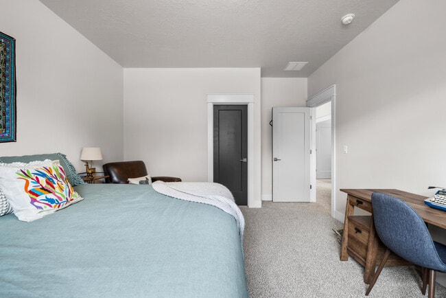 Building Photo - 3340 W Lassen Dr