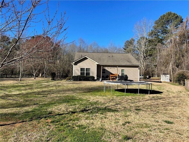 Building Photo - 2660 Dr Bramblett Rd