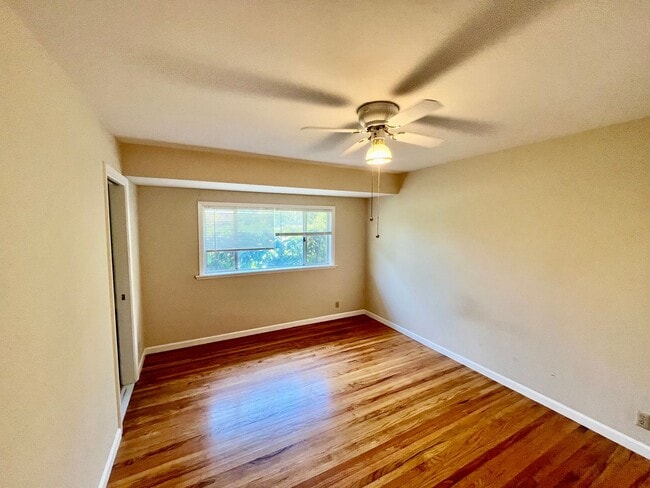 Building Photo - Charming 4BD/2BA Home in Prime Mountain Vi...