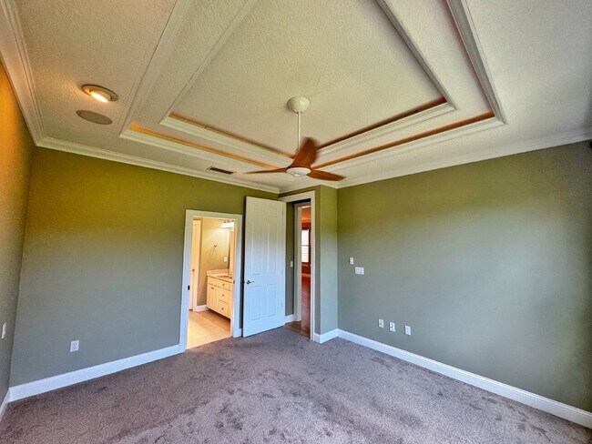 Building Photo - Spacious two-story island townhome in gate...