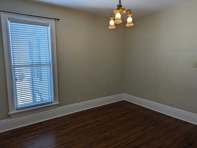 Building Photo - 837 W Stephenson St