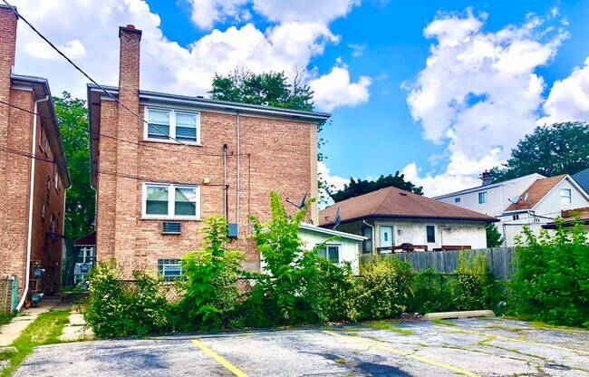 Building Photo - 1120 Circle Ave