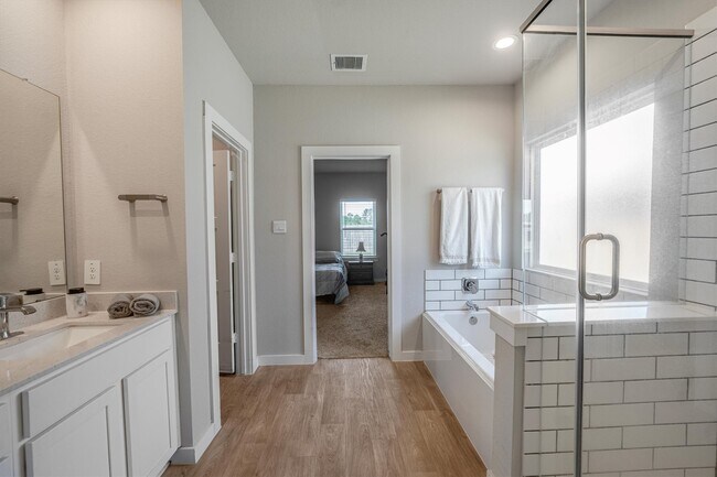 Building Photo - 12107 Bear River Dr