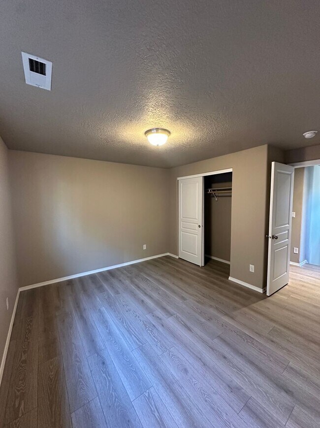 Building Photo - Comfortable Bend Living – 3 Bedroom Home with Spacious Bonus Room!