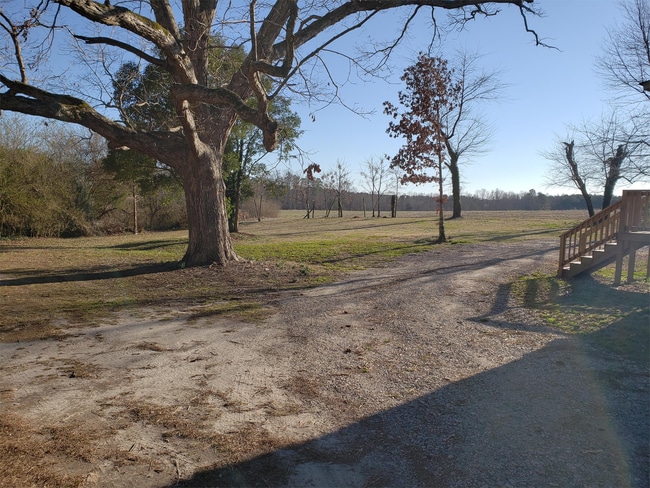 Building Photo - 325 E Jewett Ave