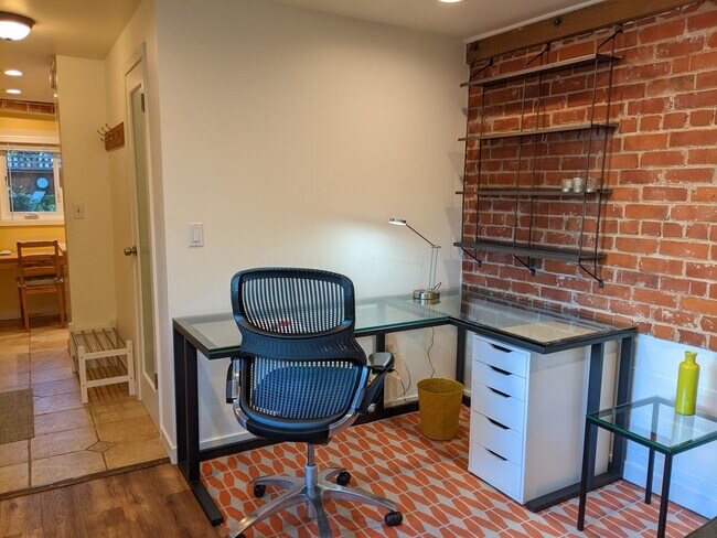 Workspace - 1738 Martin Luther King Jr Way