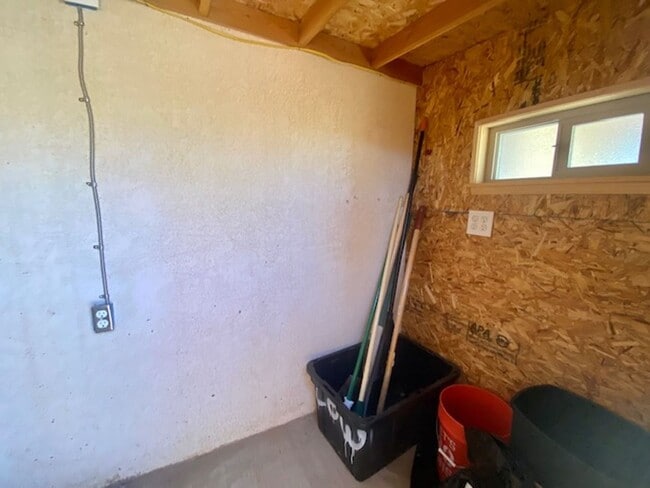 Building Photo - REMODELED TOWNHOME FOR RENT!