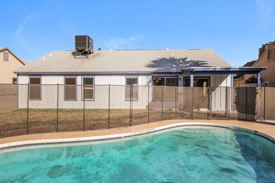 Building Photo - 6307 W Kings Ave