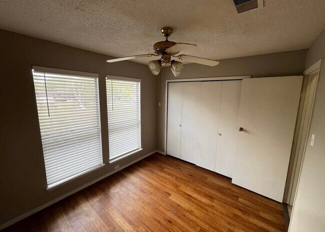 Building Photo - 12118 W Bellfort Ave