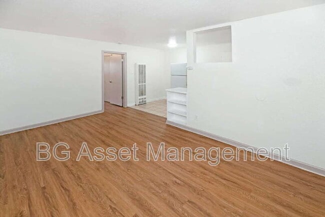 Building Photo - 728 Darina Ave