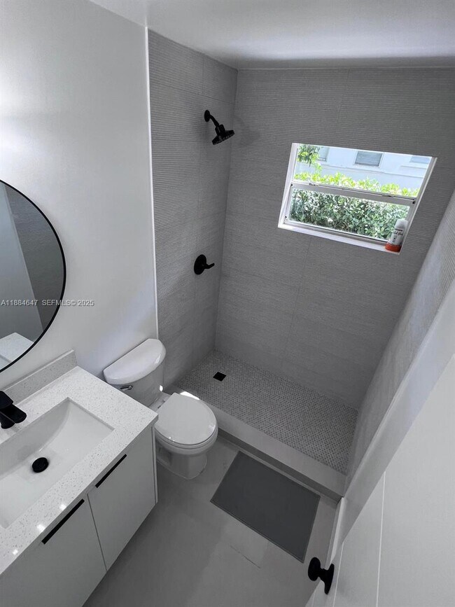 Building Photo - 7820 NE Bayshore Ct