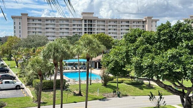 Building Photo - 2650 S Course Dr