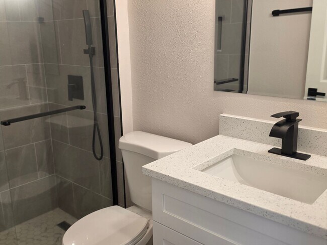 Building Photo - FOR RENT!!! SIMPLY STUNNING (REMODELED) 3 BEDROOM 2 BATH SINGLE FAMILY HOME...