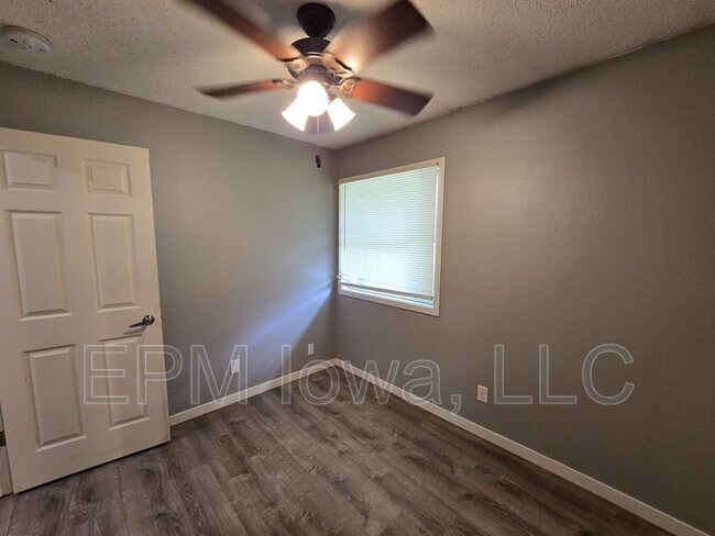 Building Photo - 109 Ludland Dr