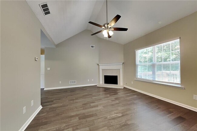 Building Photo - 405 Aristocrat Dr SW
