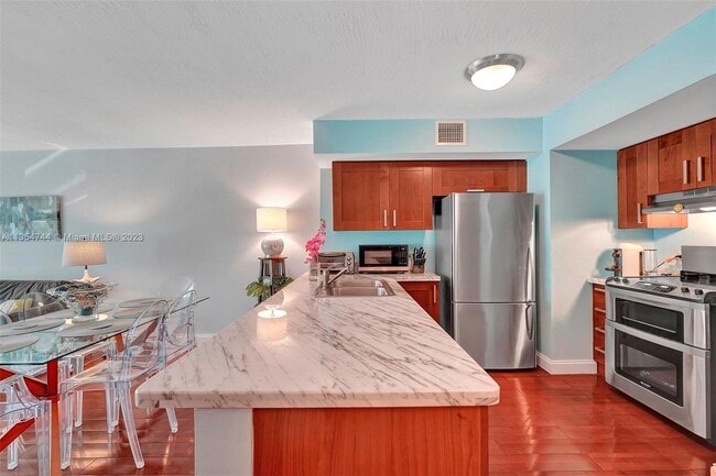 Building Photo - 9499 Collins Ave