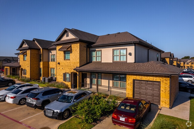 Building Photo - Emerson at Red Oak