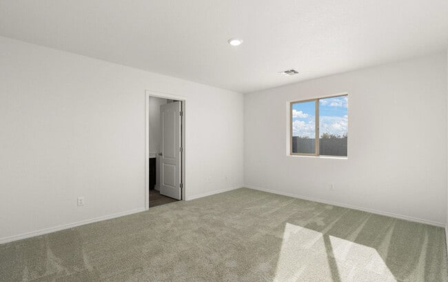 Building Photo - 2501 Desi Loop