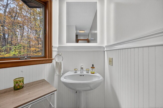 Building Photo - 71 Cherry Swamp Rd