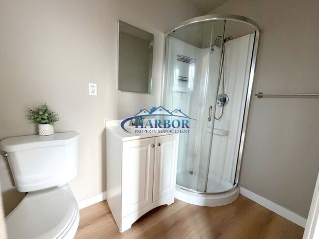 Building Photo - 543 W 5th St