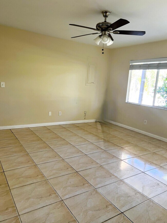 Building Photo - 377 Baysinger Ave