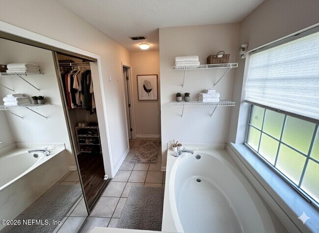Building Photo - 1449 Blue Heron Ln N