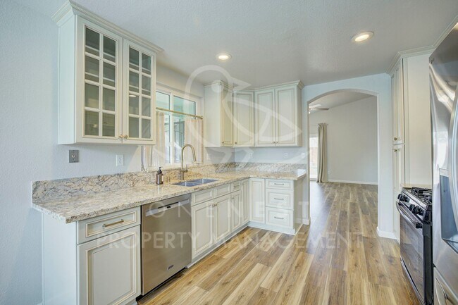 Building Photo - 1430 Markham Ravine Dr