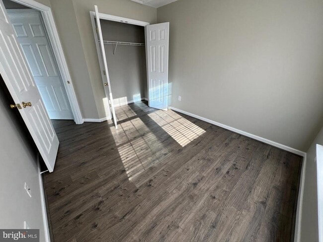 Building Photo - 522 Kyle Dr