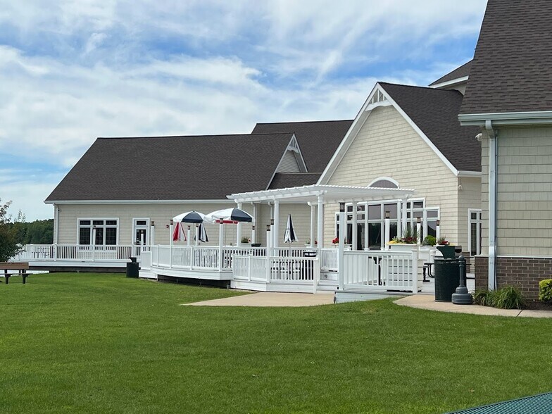 Candlewick Rec Center - 118 Chanticleer Ln NE