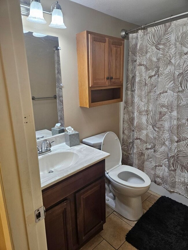 Building Photo - 2 or 3 Bed / 2 Bath Condo in Greenbriar Available Soon!