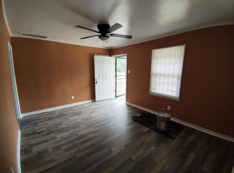 Building Photo - 3451 Sharpe Ave