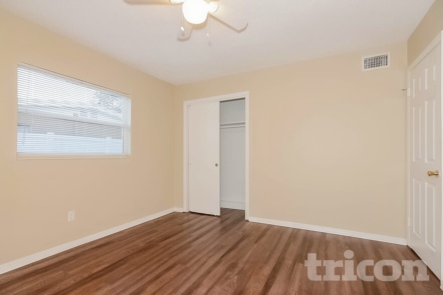 Building Photo - 4417 W Knox St