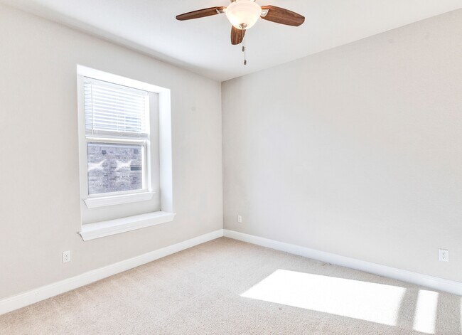 Building Photo - 2304 Abilene Ln