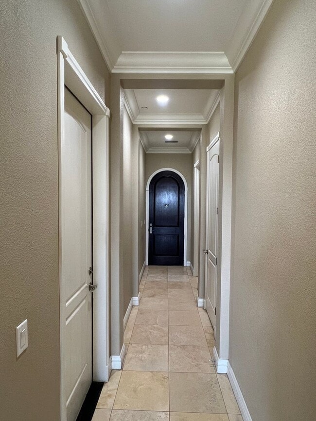 Building Photo - Lake Las Vegas Beauty!!! $2400 Great Views...