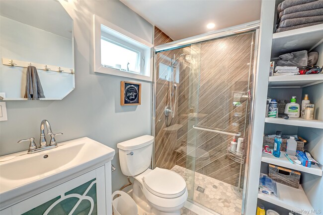 Building Photo - 71 S Bay Dr