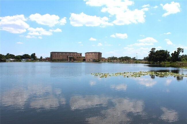 Building Photo - 2228 Lake Holloway Blvd