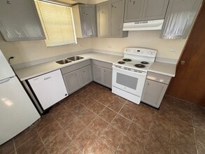 Building Photo - 345 Minocqua St