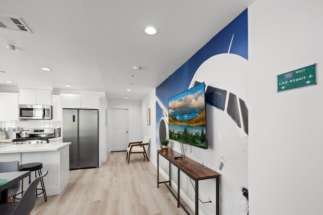 Building Photo - 4-Unit Townhome Community | Luxury Living Near DTLA