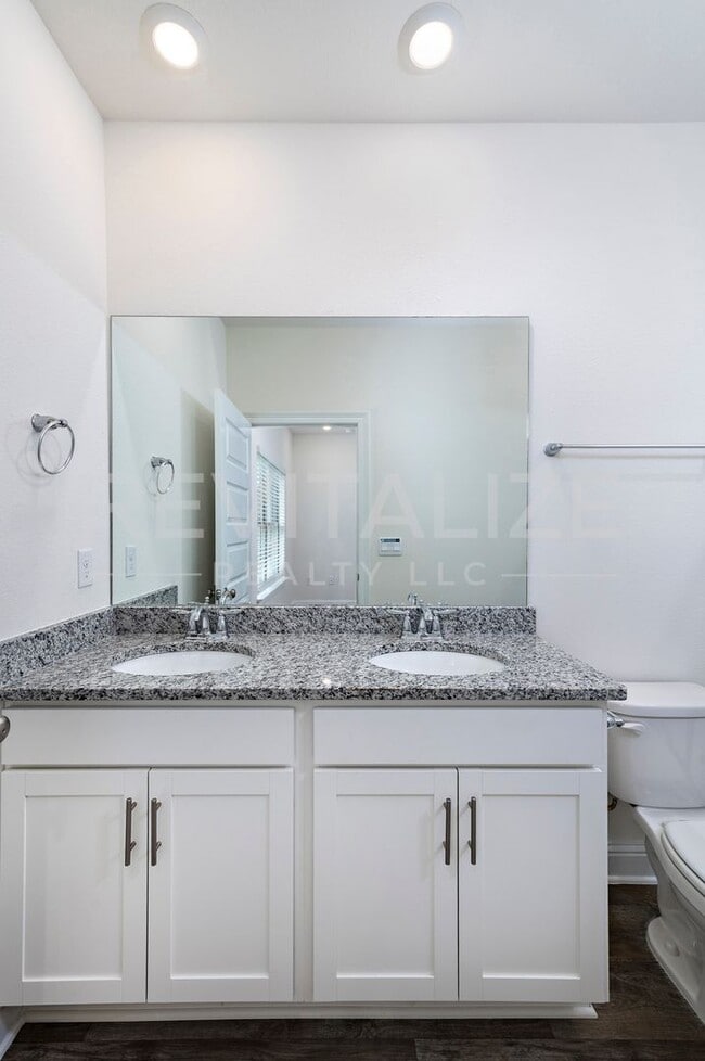 Building Photo - 13330 Shea Cir