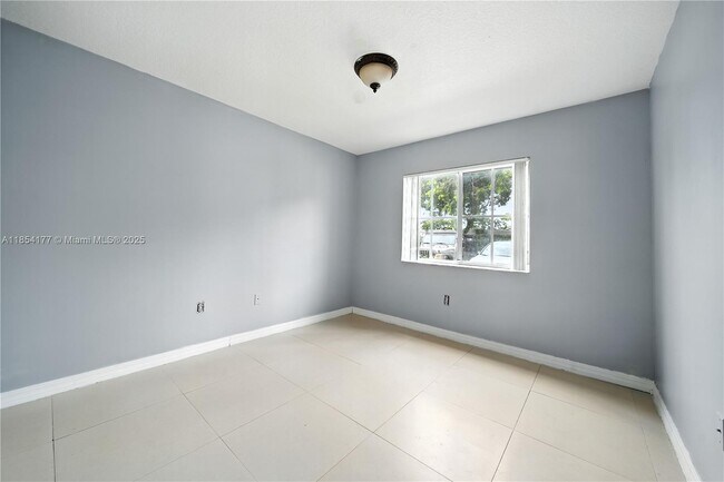 Building Photo - 1270 SE 26th St