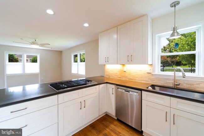 Building Photo - 610 Valley Brook Dr